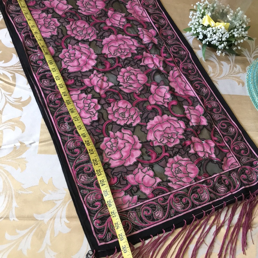 NWOT Ladies silky purple roses scarf